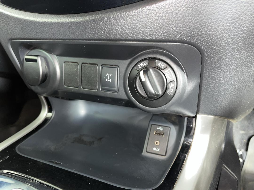 Photo '28' of Nissan Navara