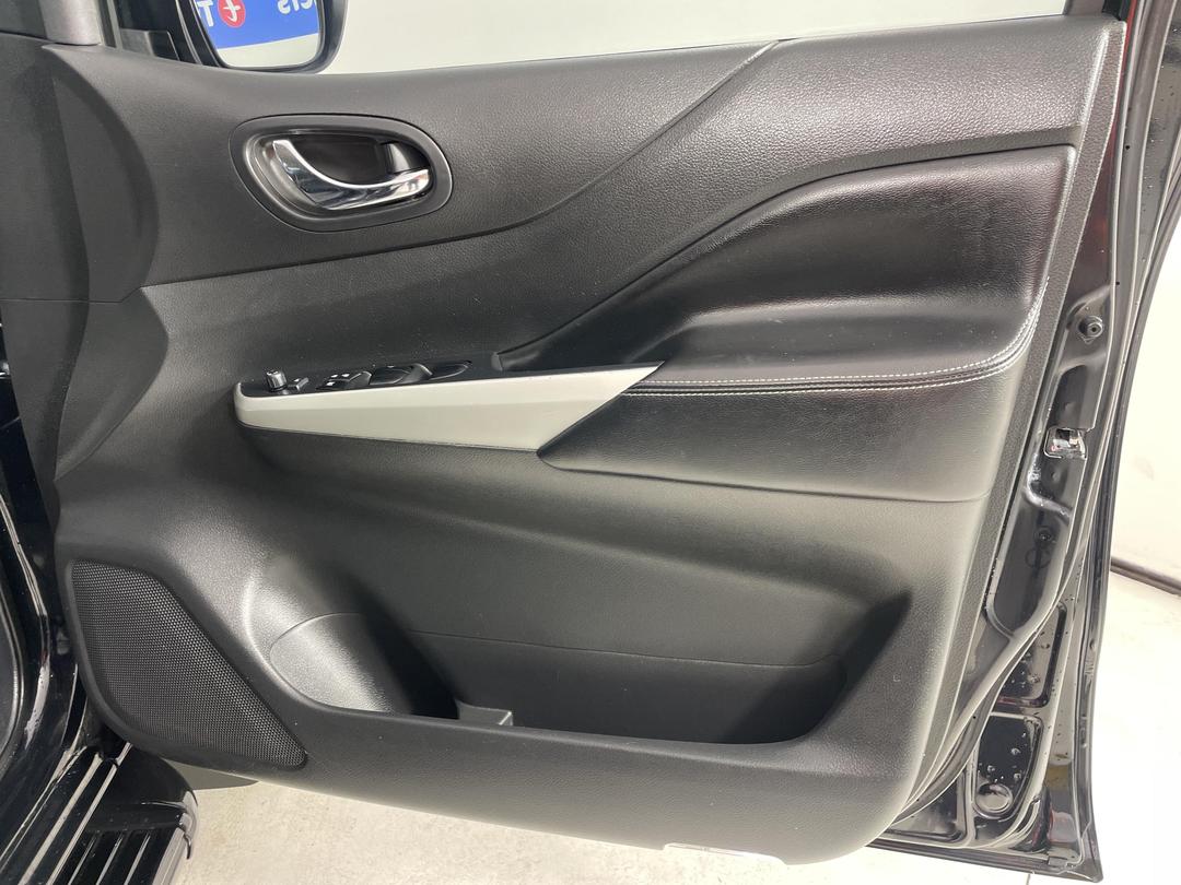 Photo '15' of Nissan Navara