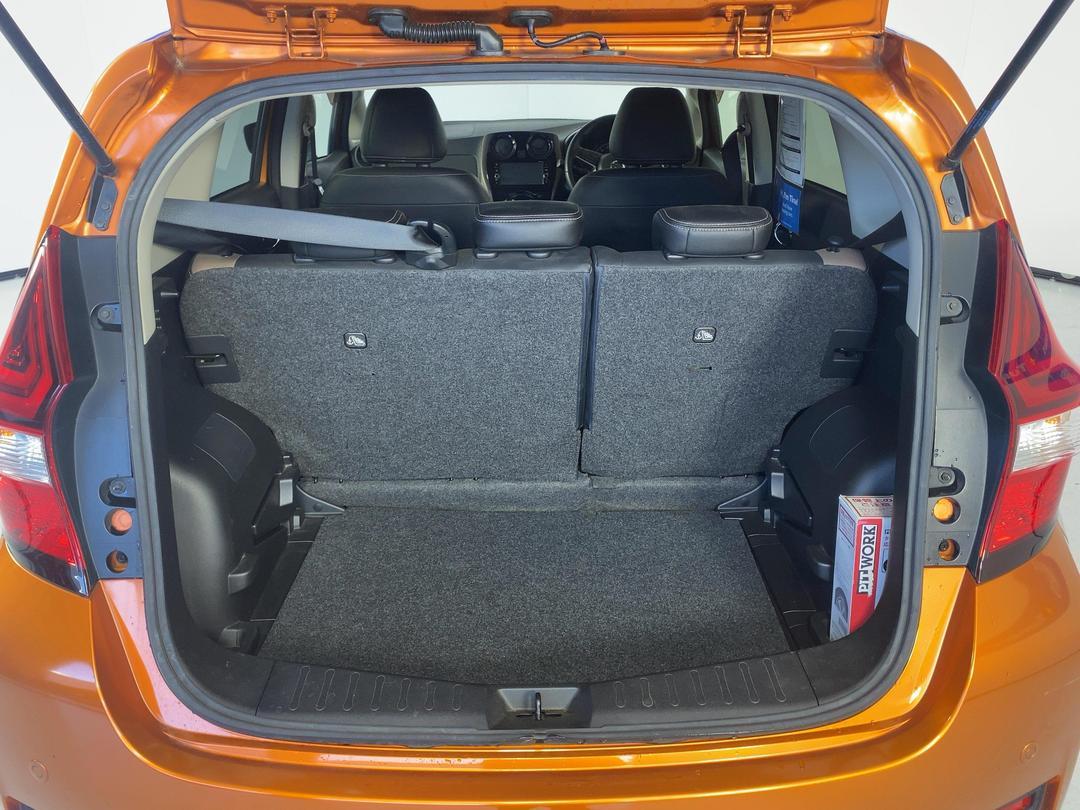 Photo '14' of Nissan Note