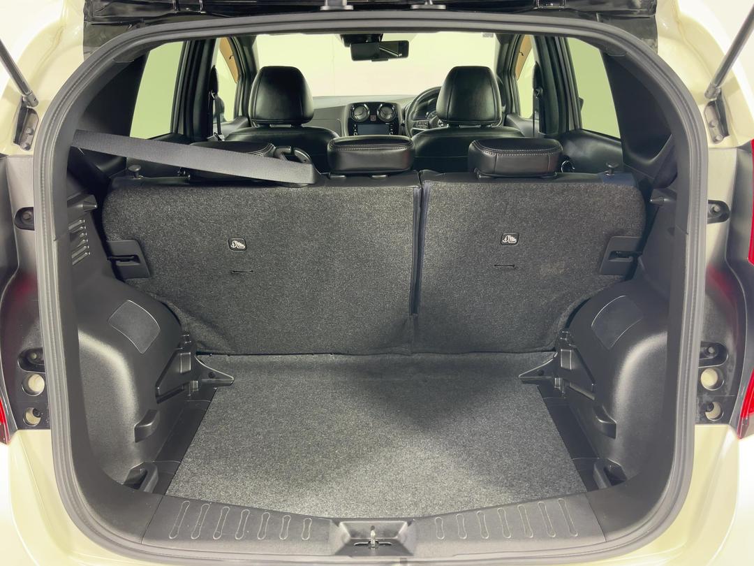 Photo '14' of Nissan Note
