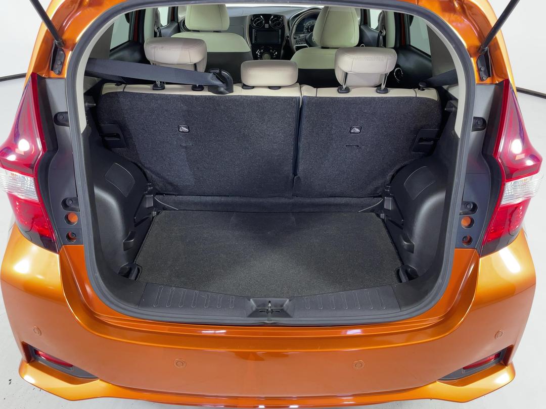 Photo '14' of Nissan Note