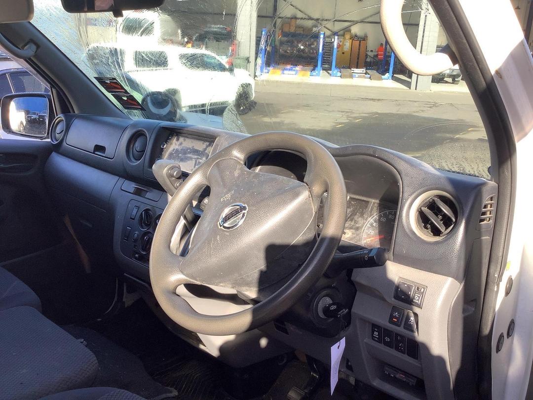 Photo '11' of Nissan NV350