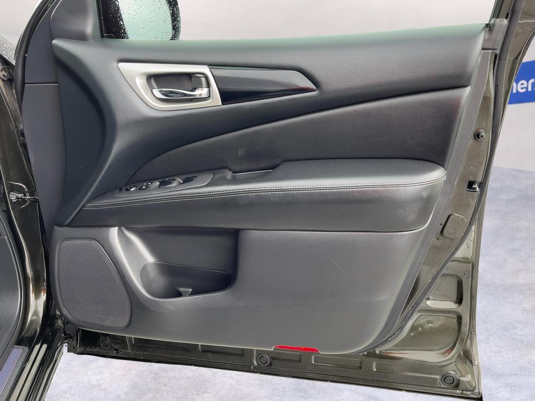 Photo '15' of Nissan Pathfinder