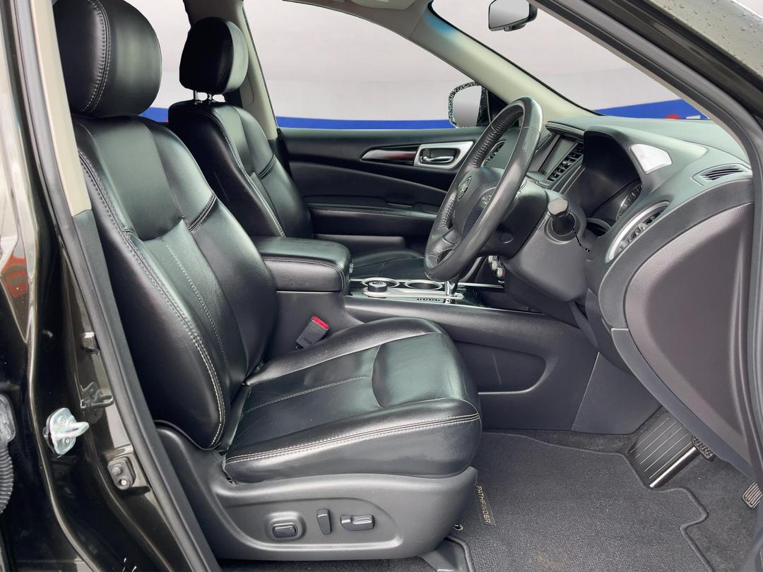 Photo '16' of Nissan Pathfinder