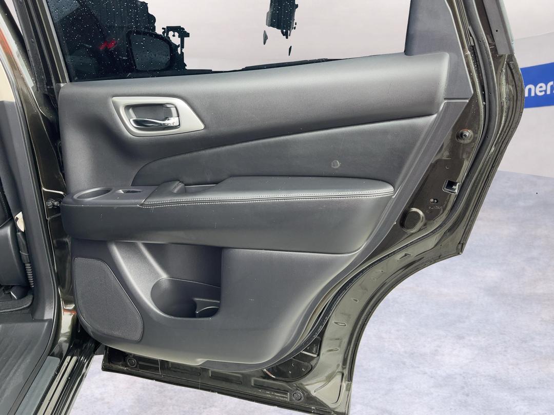 Photo '19' of Nissan Pathfinder