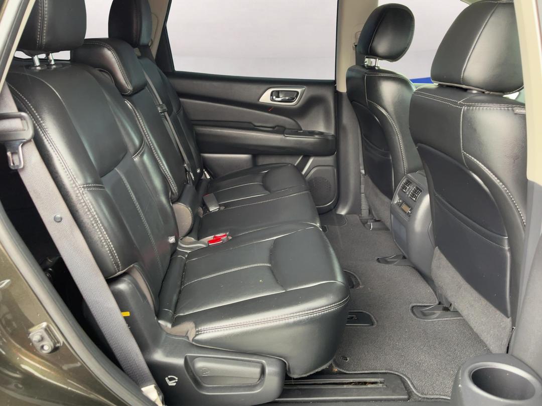 Photo '20' of Nissan Pathfinder