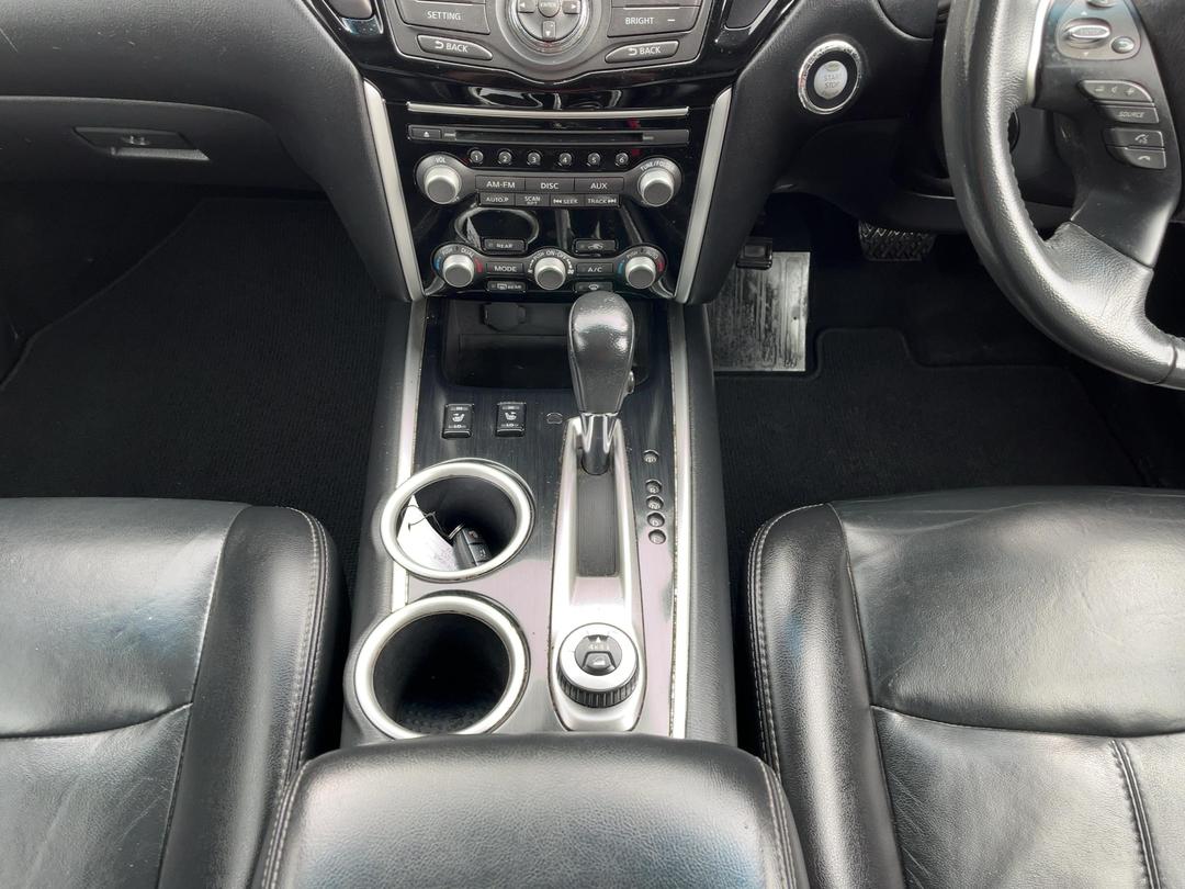 Photo '18' of Nissan Pathfinder