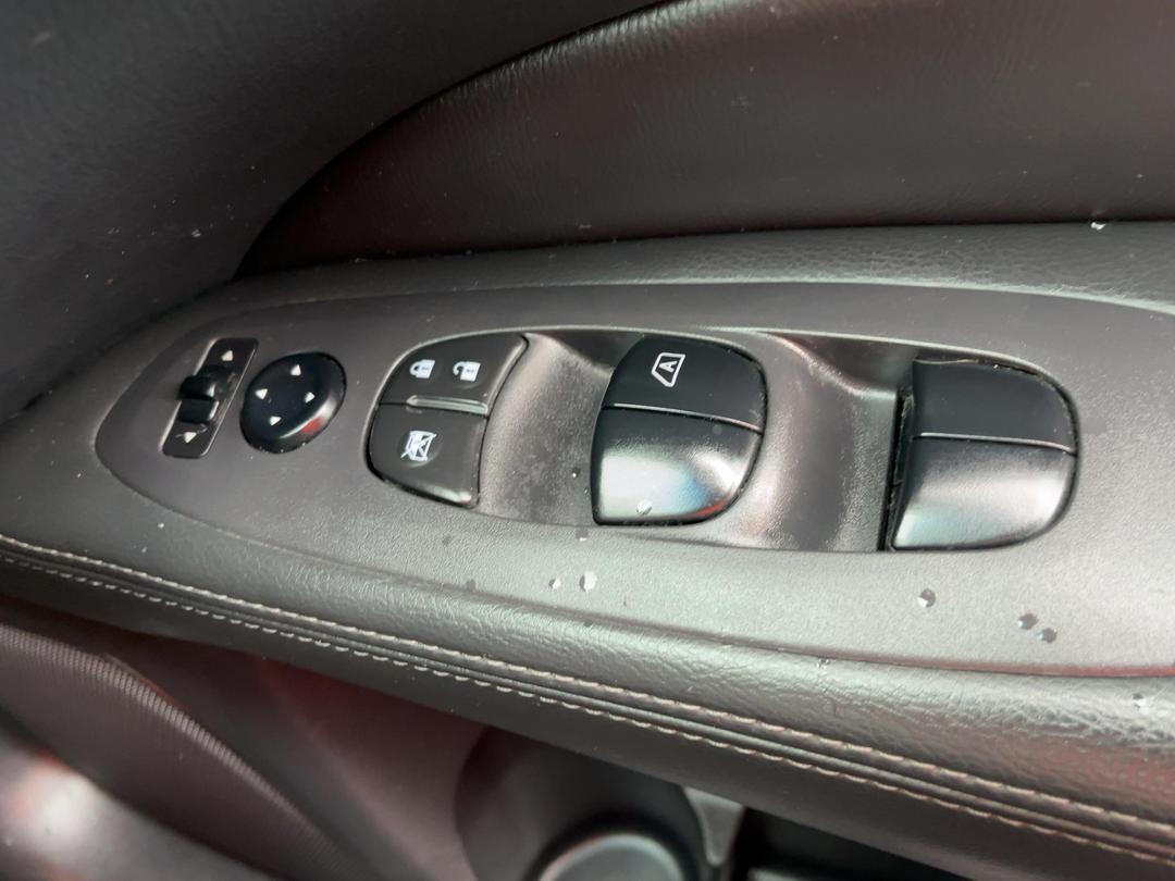 Photo '28' of Nissan Pathfinder