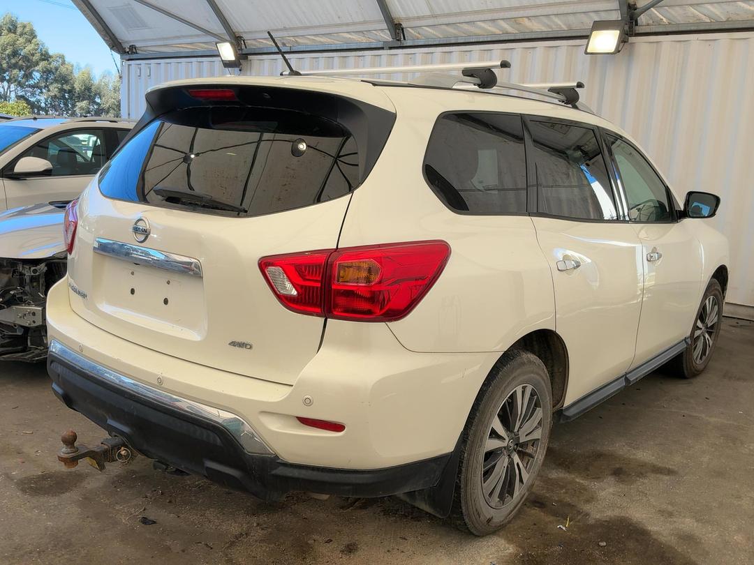 Photo '3' of Nissan Pathfinder ST Photo '3' of Nissan Pathfinder ST