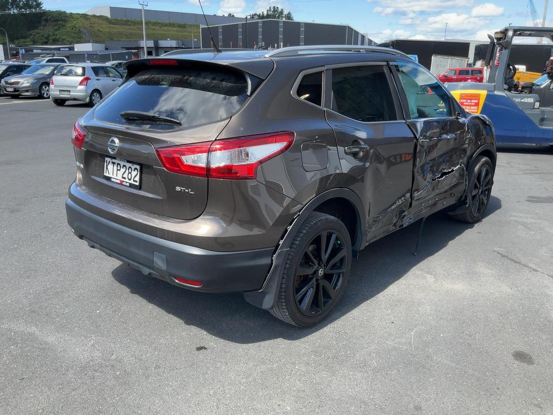 Photo '7' of Nissan Qashqai ST-L