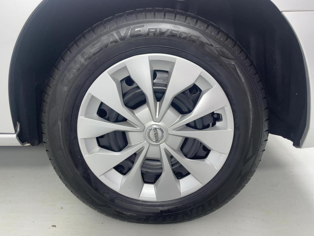 Photo '11' of Nissan Serena