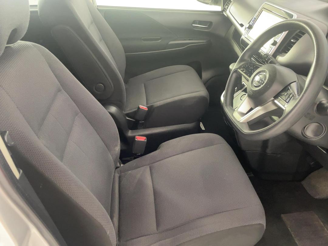 Photo '16' of Nissan Serena