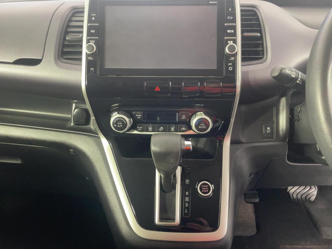 Photo '18' of Nissan Serena