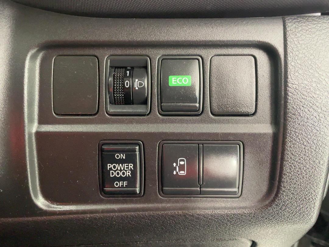 Photo '22' of Nissan Serena