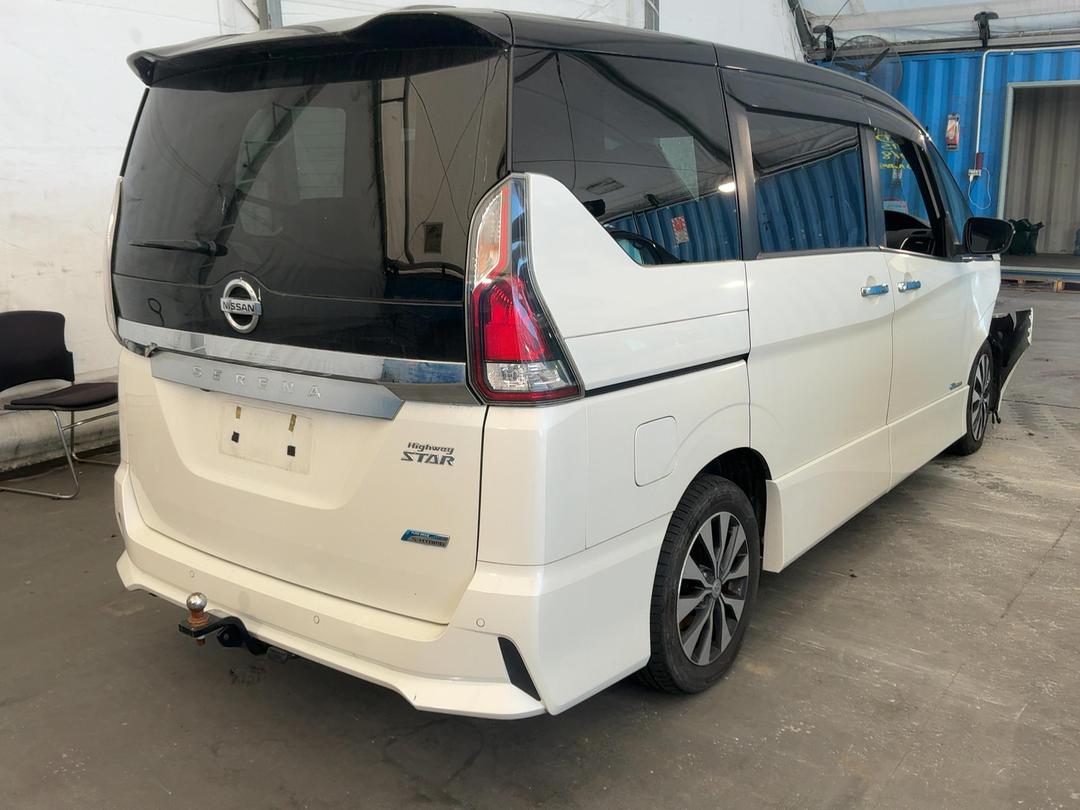 Photo '6' of Nissan Serena Photo '6' of Nissan Serena