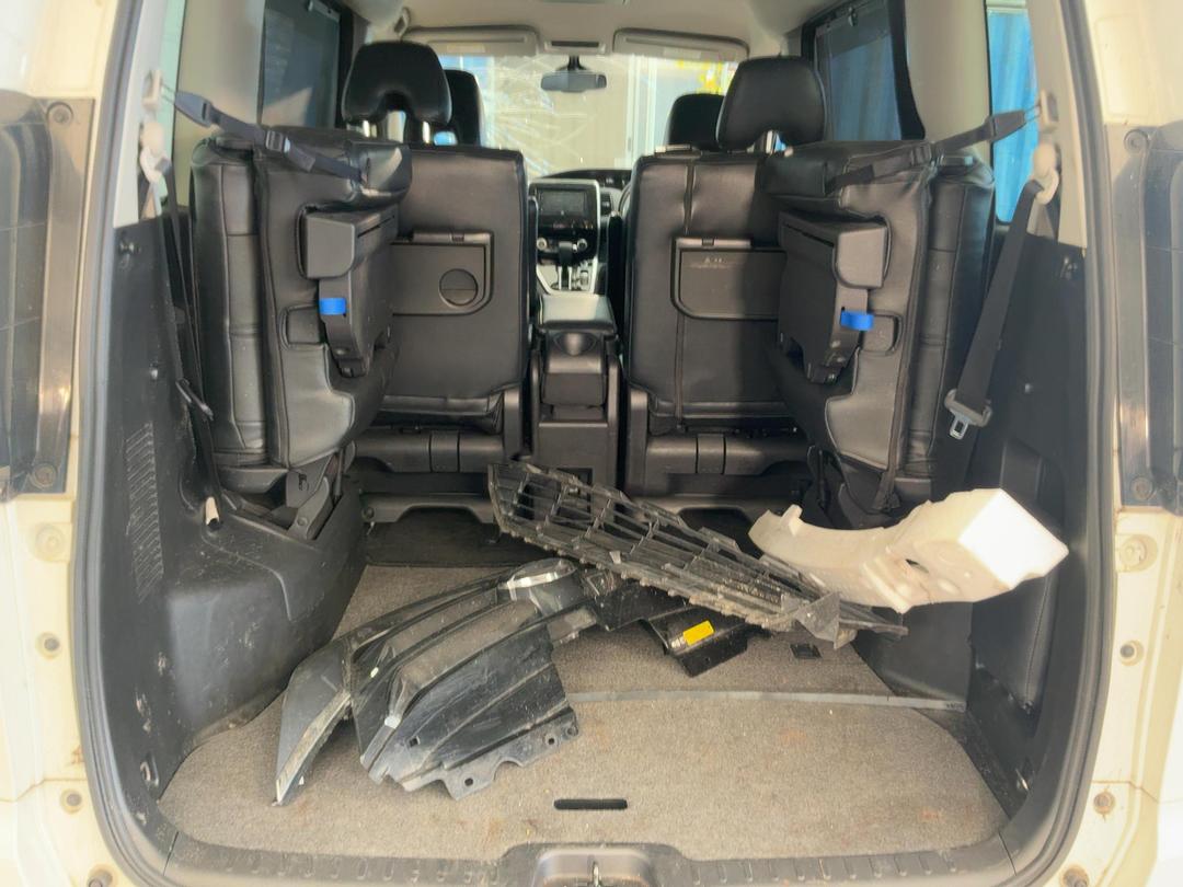 Photo '7' of Nissan Serena Photo '7' of Nissan Serena