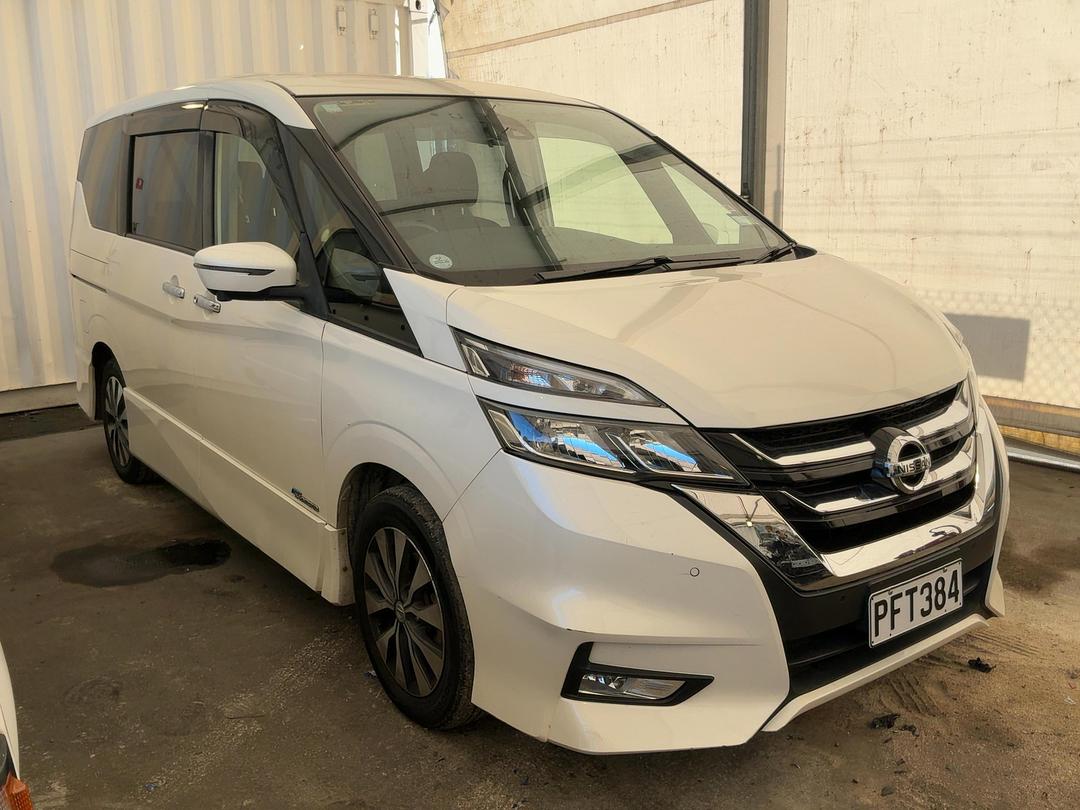 Photo '2' of Nissan Serena Photo '2' of Nissan Serena