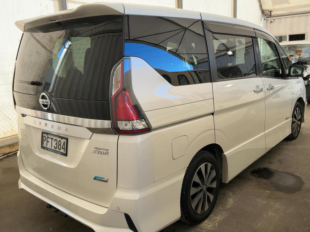 Photo '3' of Nissan Serena Photo '3' of Nissan Serena