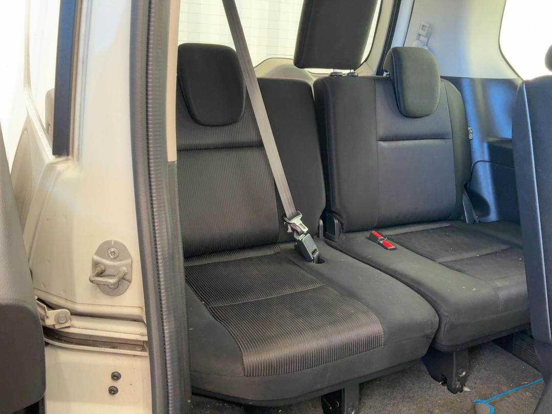 Photo '6' of Nissan Serena Photo '6' of Nissan Serena