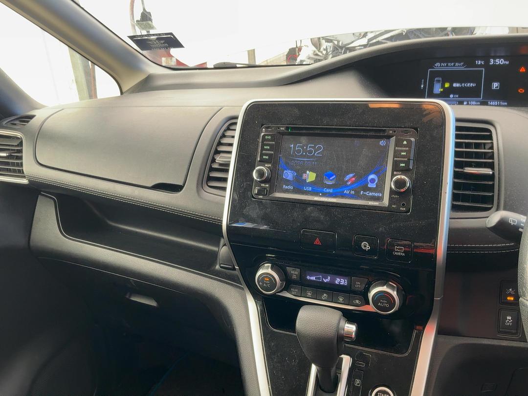 Photo '16' of Nissan Serena Photo '16' of Nissan Serena