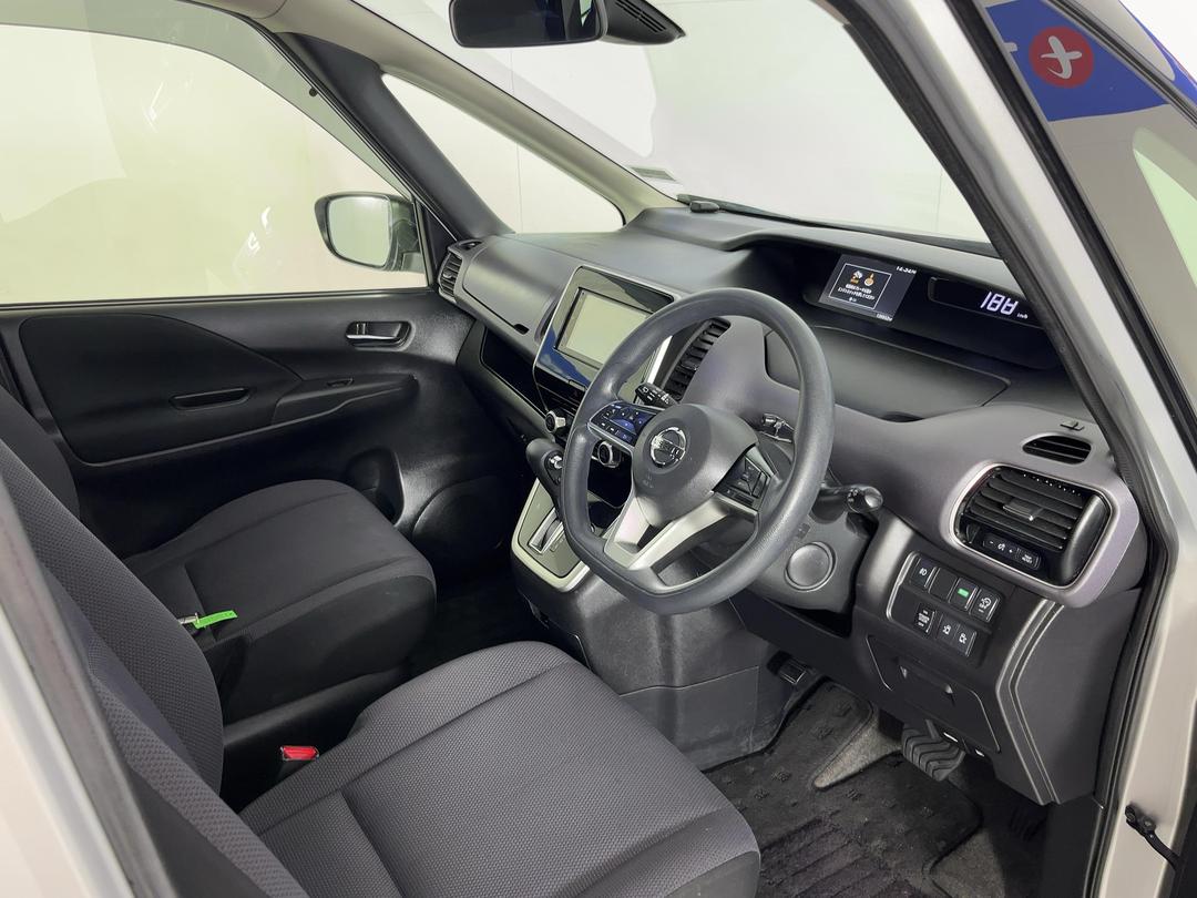 Photo '16' of Nissan Serena