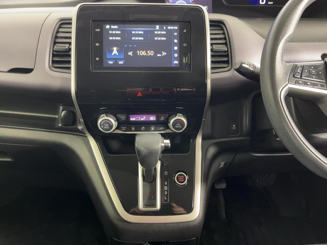 Photo '18' of Nissan Serena