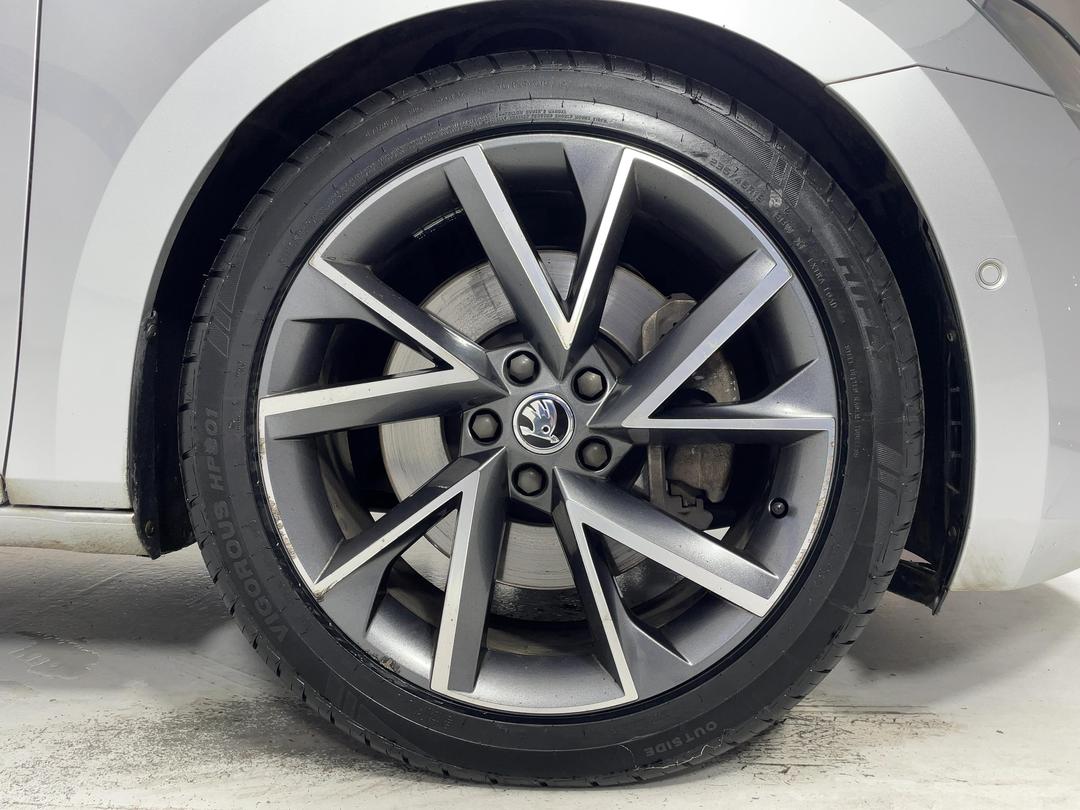 Photo '9' of Skoda Superb