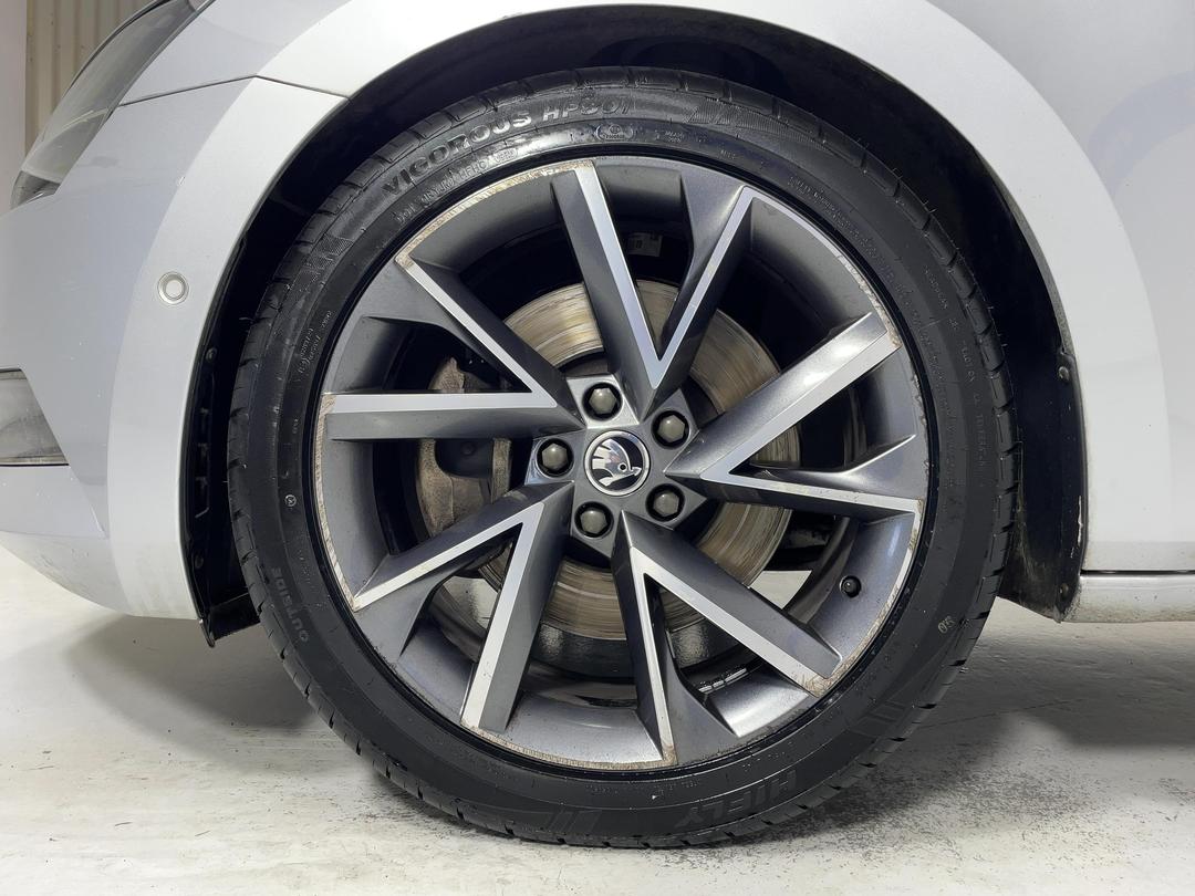 Photo '10' of Skoda Superb