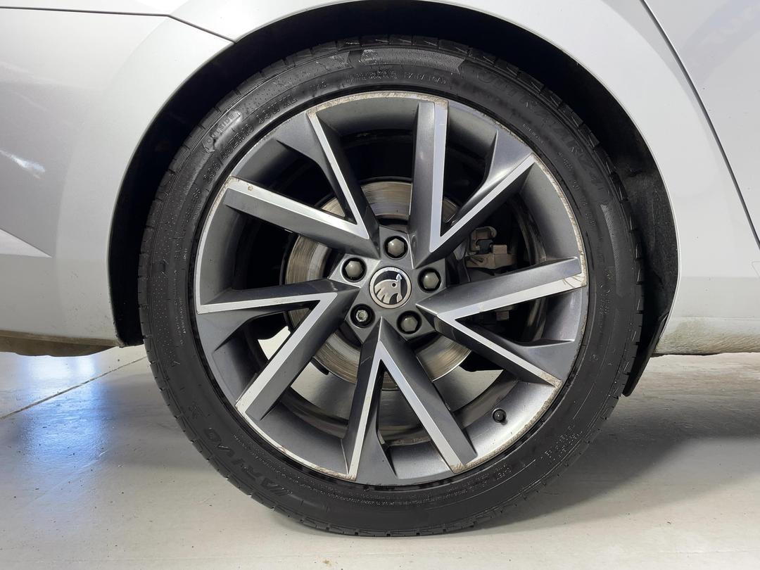 Photo '12' of Skoda Superb