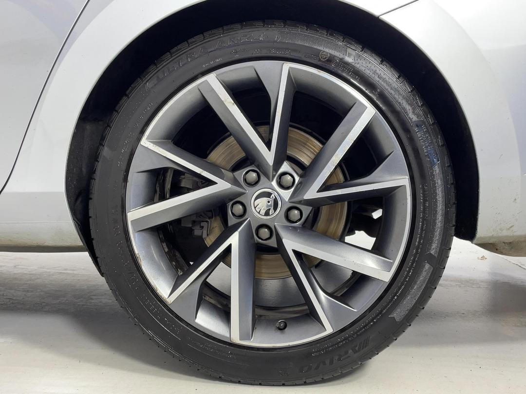 Photo '11' of Skoda Superb