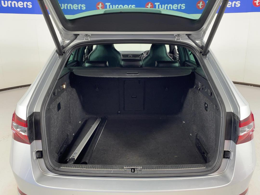 Photo '14' of Skoda Superb