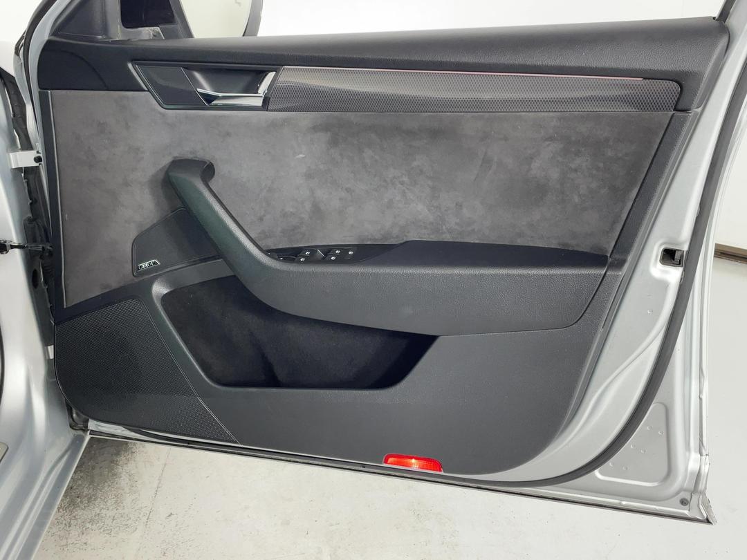 Photo '15' of Skoda Superb