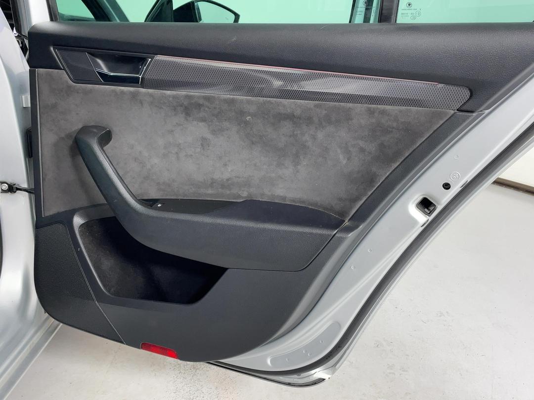 Photo '19' of Skoda Superb