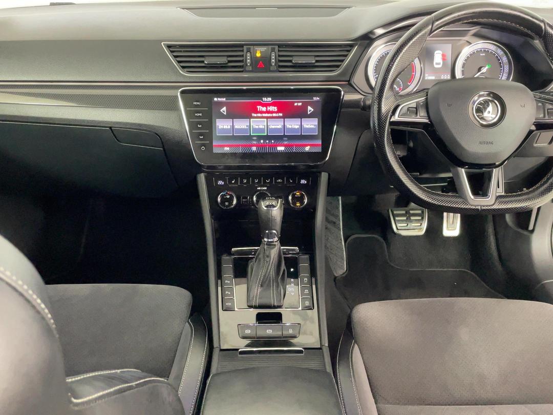 Photo '17' of Skoda Superb