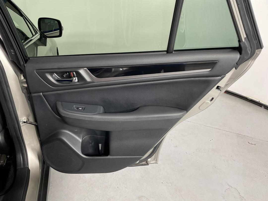 Photo '19' of Subaru Outback