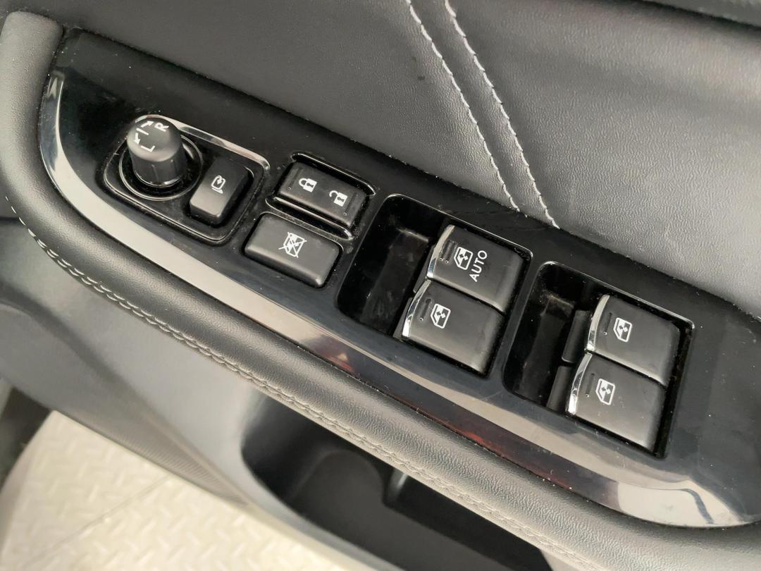 Photo '24' of Subaru Outback