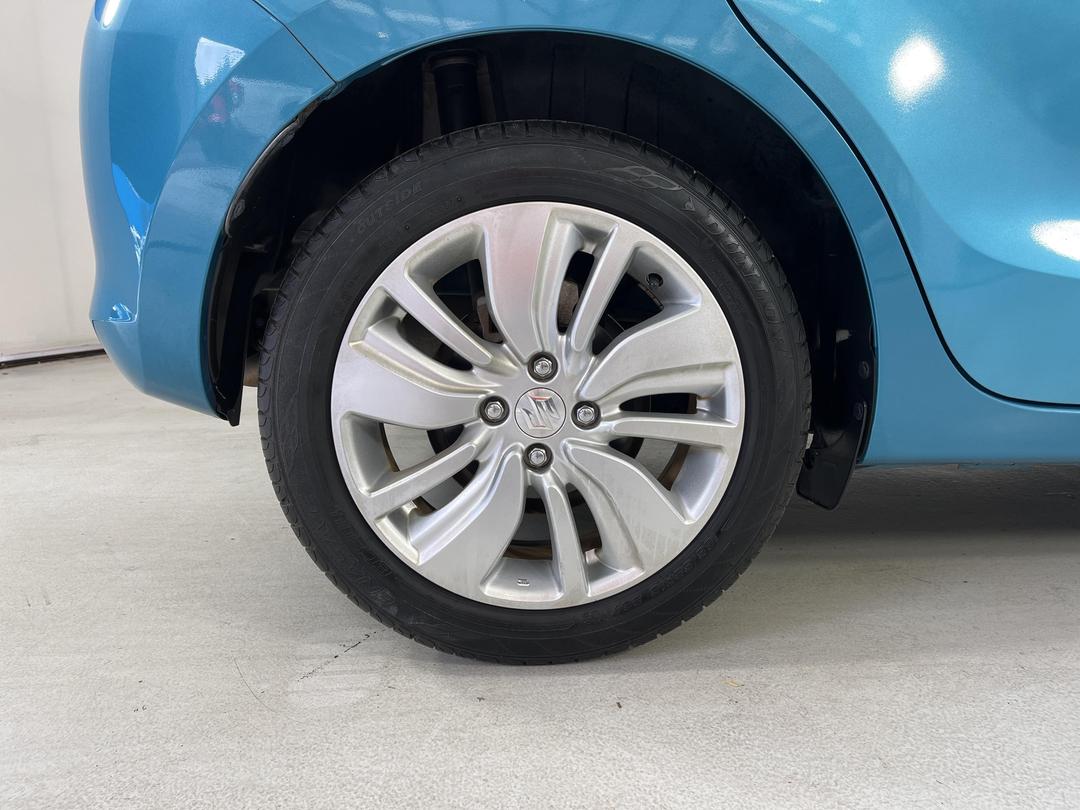 Photo '12' of Suzuki Swift