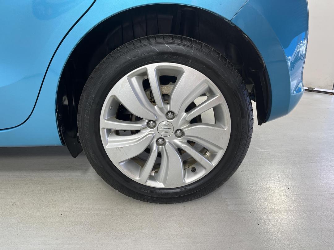 Photo '11' of Suzuki Swift