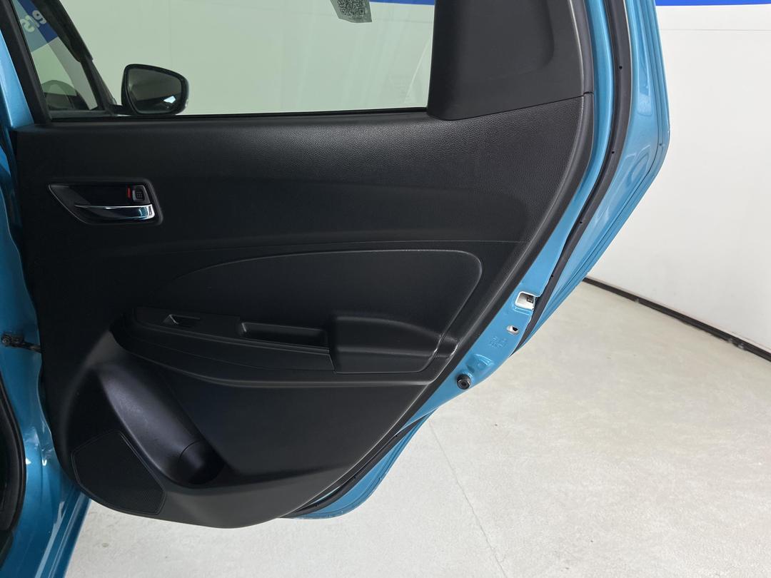 Photo '19' of Suzuki Swift