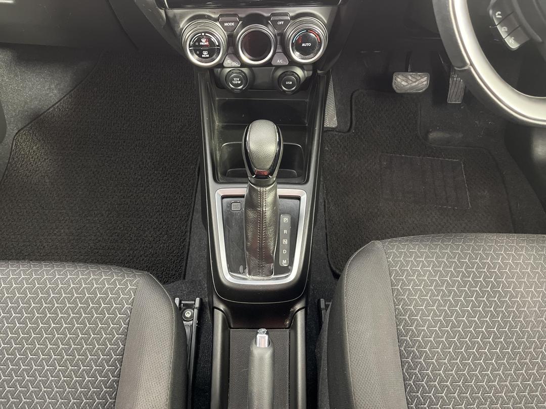 Photo '18' of Suzuki Swift