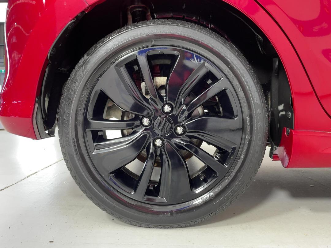 Photo '12' of Suzuki Swift