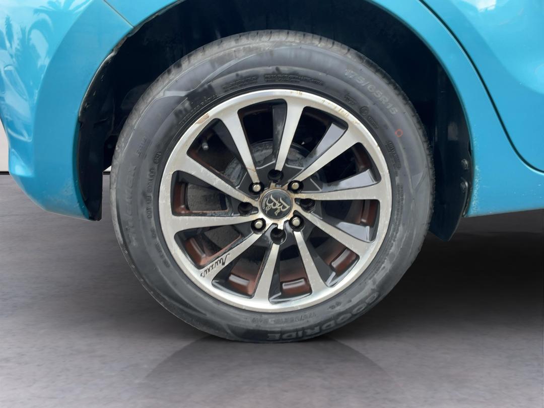 Photo '12' of Suzuki Swift
