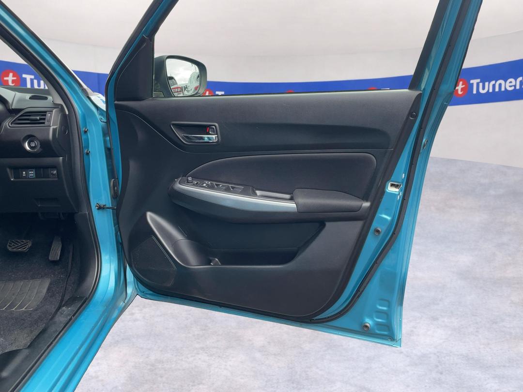 Photo '15' of Suzuki Swift