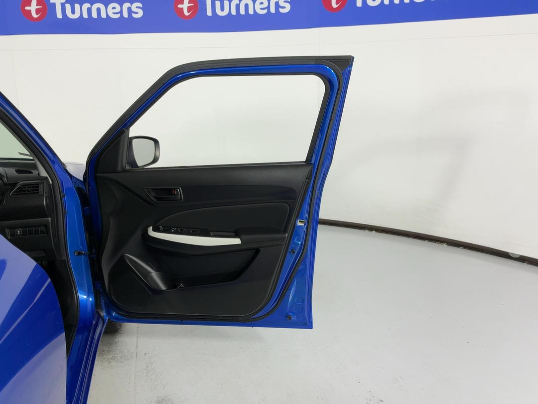 Photo '15' of Suzuki Swift