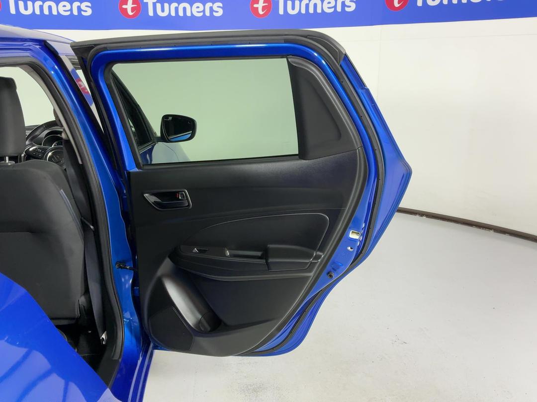 Photo '19' of Suzuki Swift