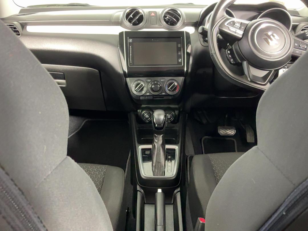 Photo '18' of Suzuki Swift
