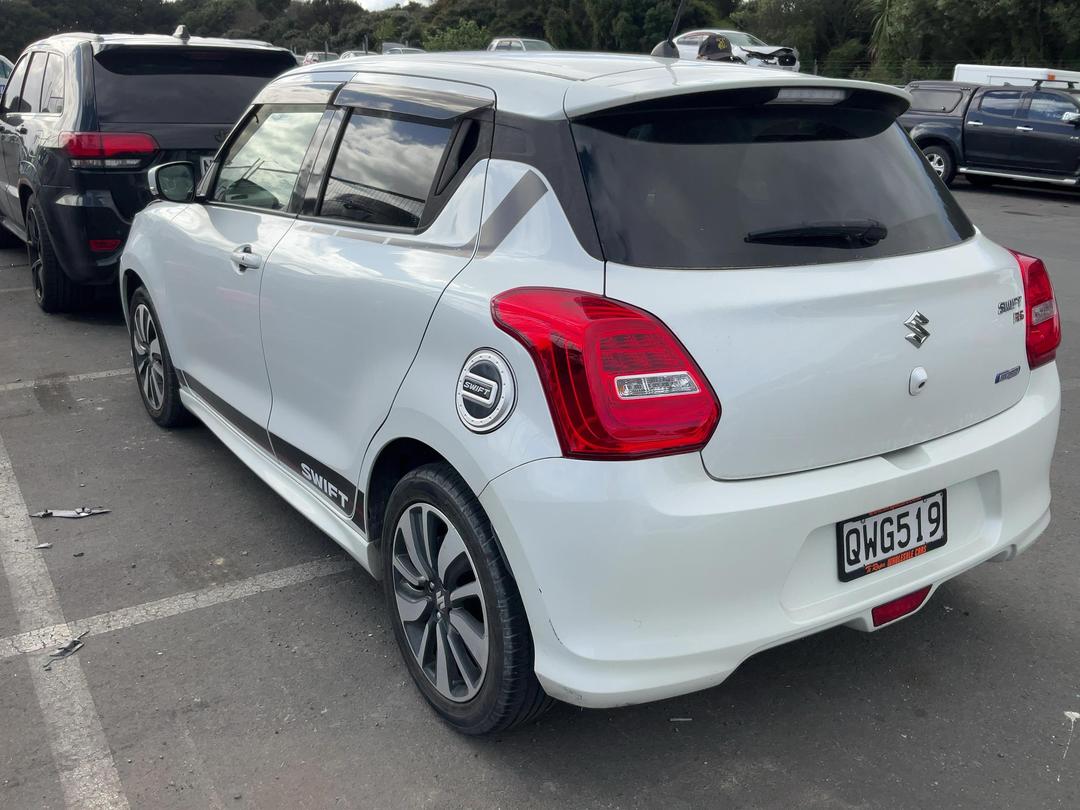Photo '3' of Suzuki Swift Photo '3' of Suzuki Swift