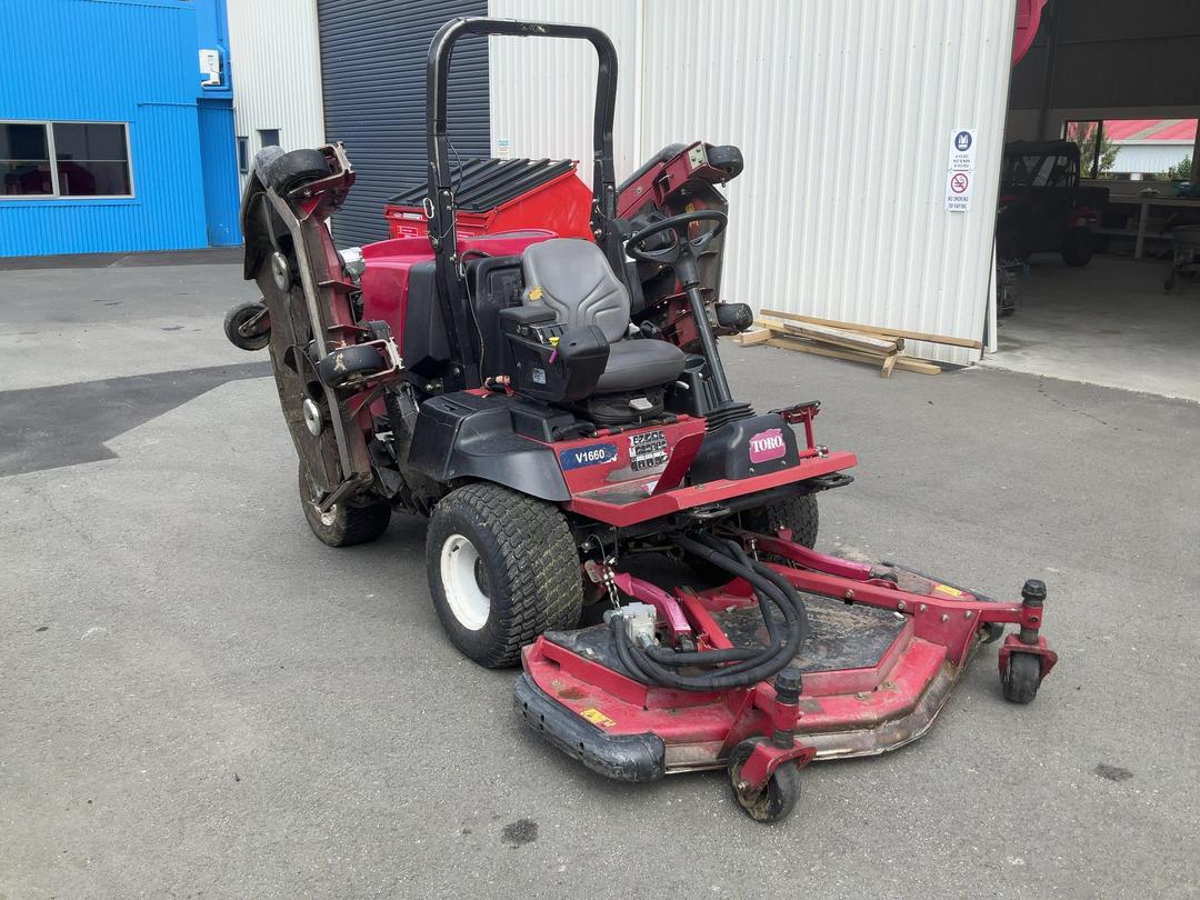 Photo '1' of Toro 30605 Ride On Mower