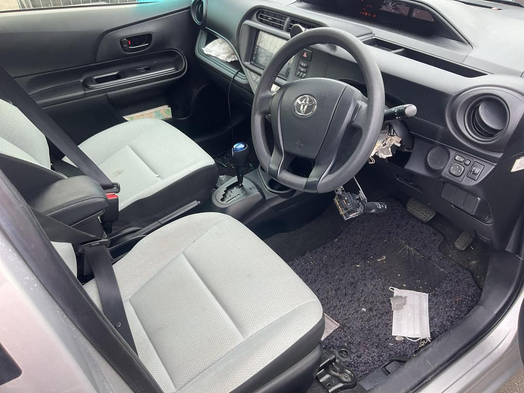 Photo '12' of Toyota Aqua