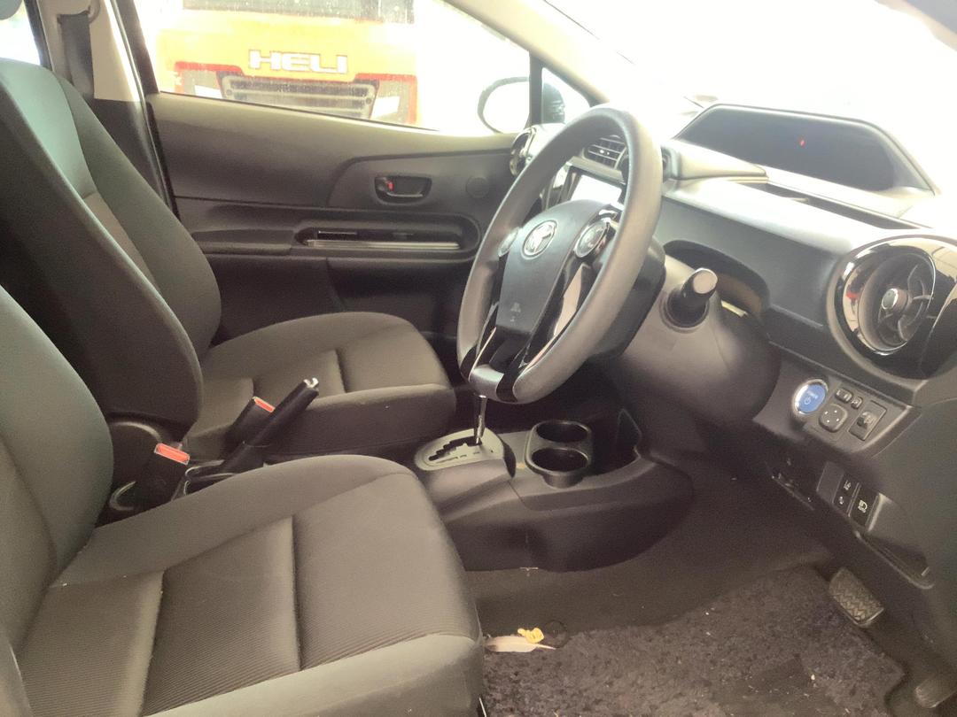 Photo '9' of Toyota Aqua